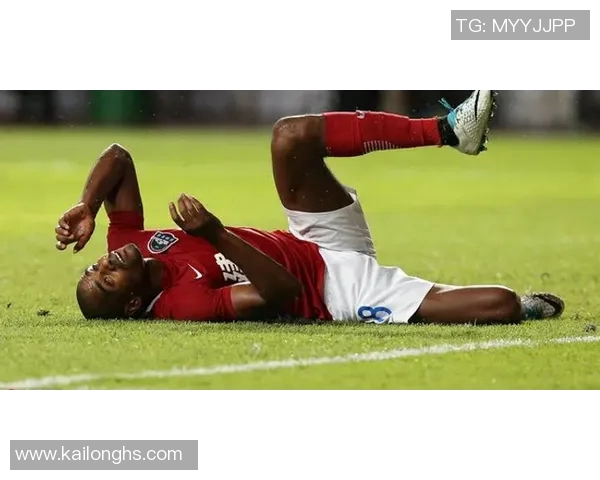 独家画面：外援雨中苦练，拼搏精神感人